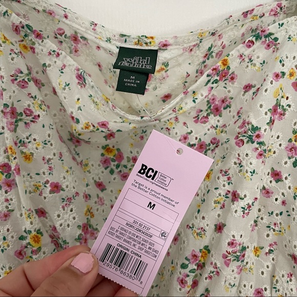 NEW Floral Eyelet Puff Sleeve Top Sz Medium Wild Fable Target - Picture 3 of 6